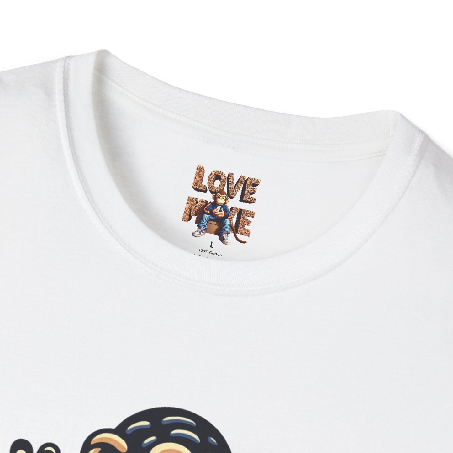 T-shirt - Funky & Stylish Love Monkey Design, Casual Wear for Trendy Fashion Lovers, Perfect Gift for Friends